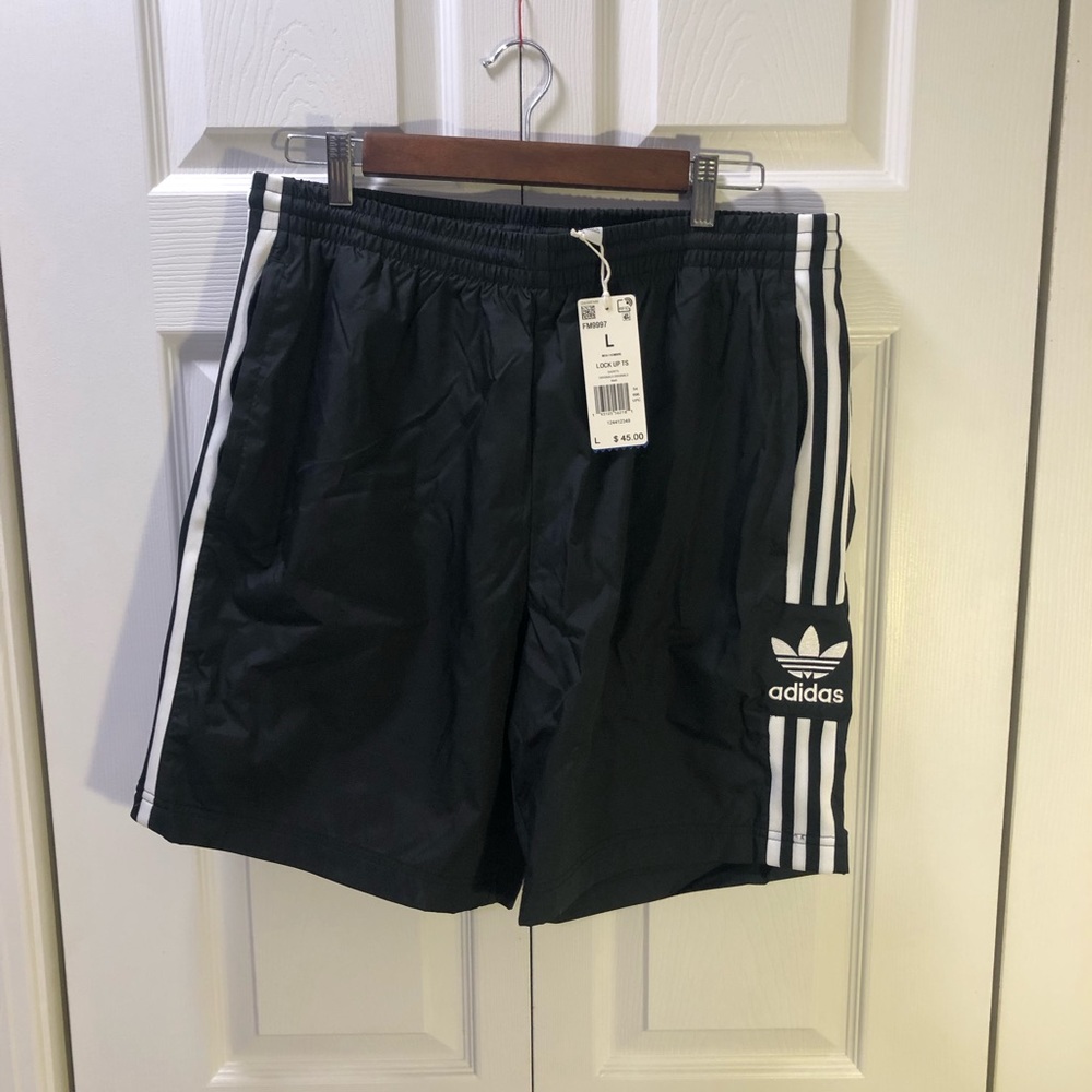 adidas Originals Lock Up Shorts. Size Large, NWT
